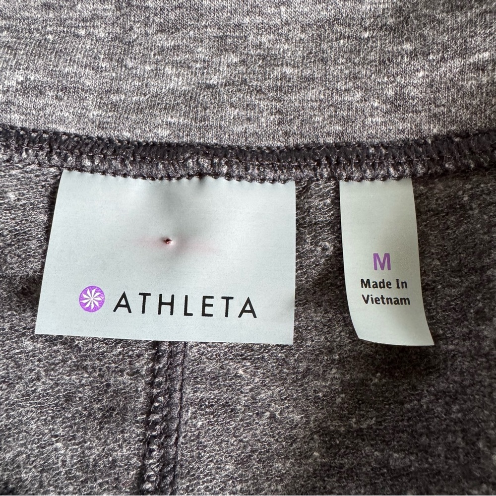 Athleta SoHo skirt in heathered charcoal gray. Size: Medium - Picture 3 of 7